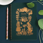 Carnet de recettes Wonderland vert sapin de la marque Les Editions du Paon