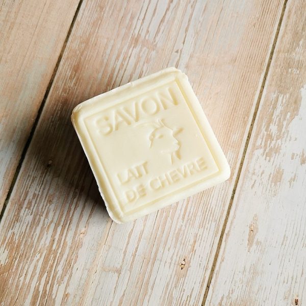 Savon cube au lait de chèvre de la marque Maître Savonitto